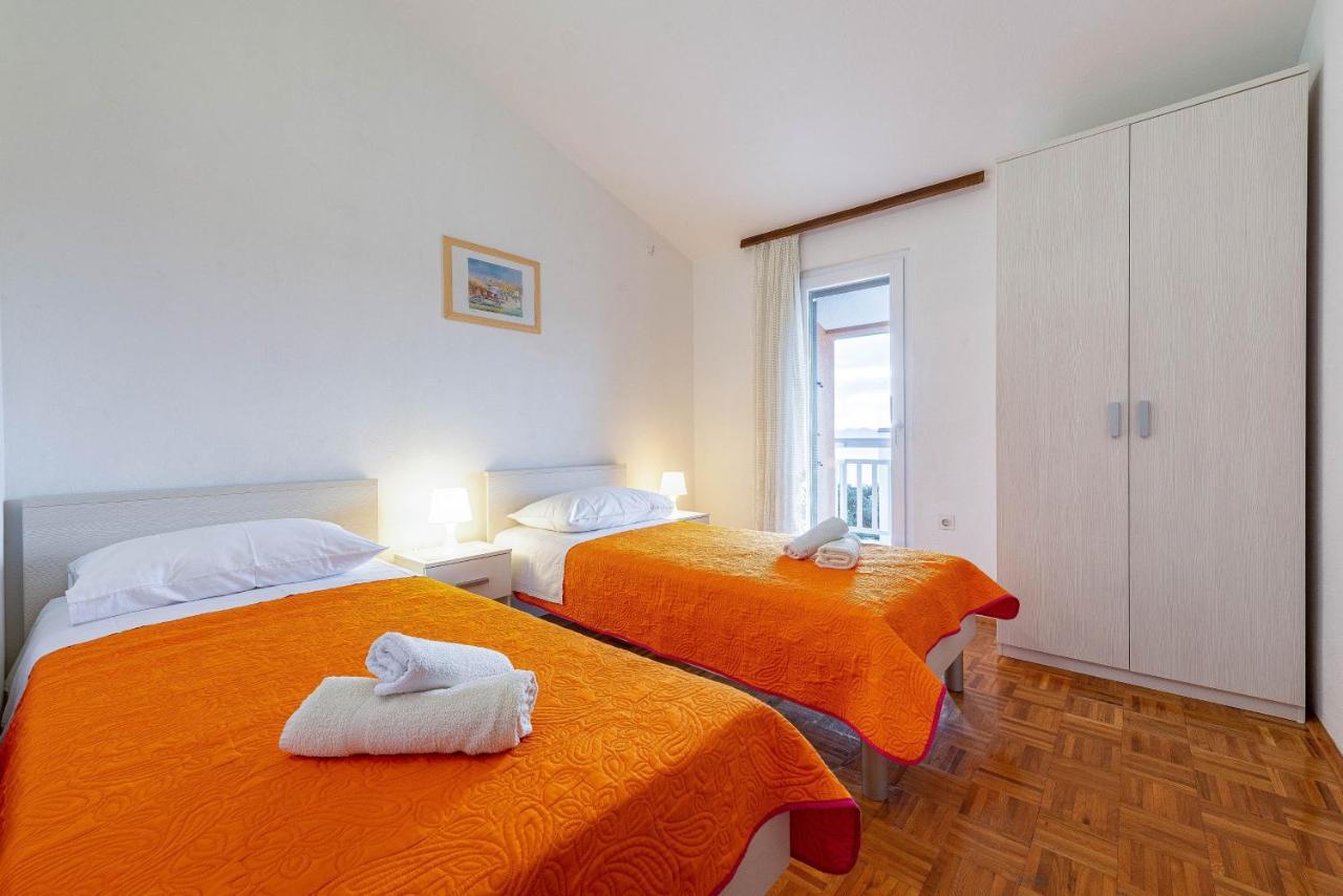 Family Friendly Seaside Apartments Kozino, Zadar - 5749 Petrcane Ngoại thất bức ảnh
