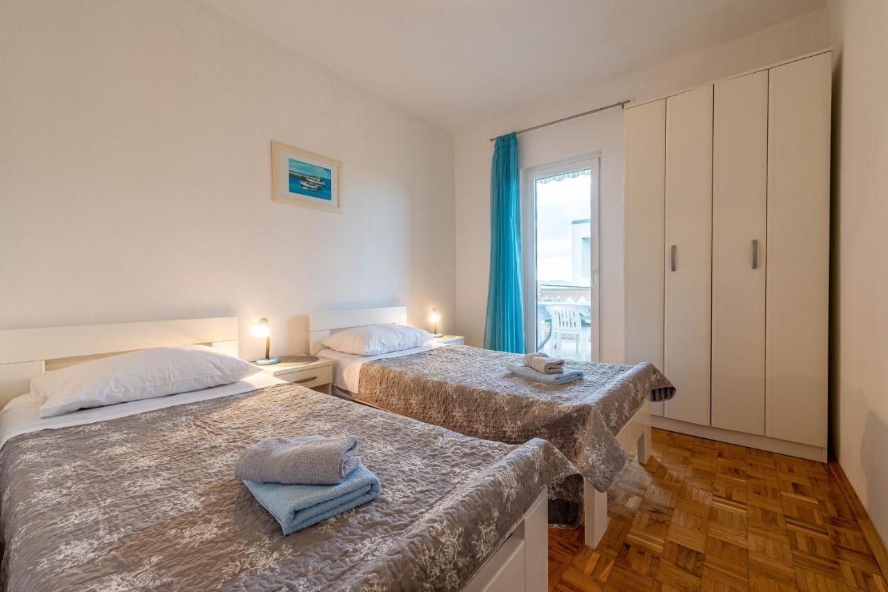 Family Friendly Seaside Apartments Kozino, Zadar - 5749 Petrcane Ngoại thất bức ảnh