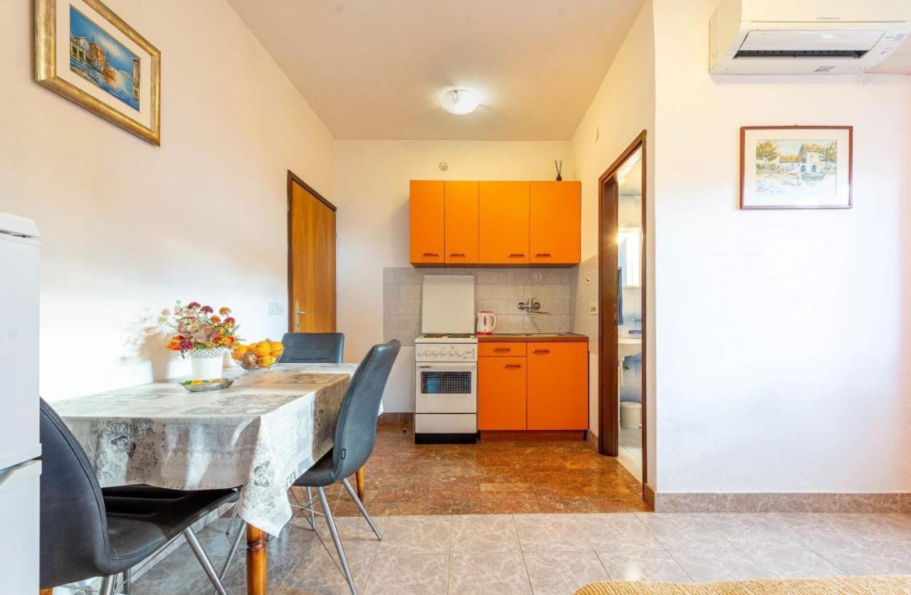 Family Friendly Seaside Apartments Kozino, Zadar - 5749 Petrcane Ngoại thất bức ảnh